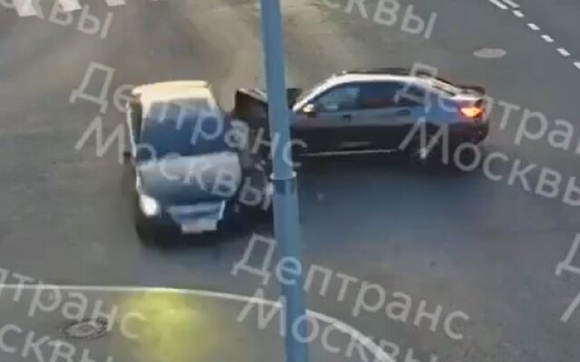 Водитель «Лексуса» сбежал  места ДТП в Москве