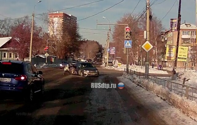 ВИДЕО: в Ижевске пьяный водитель сбил мужчину с ребенком 