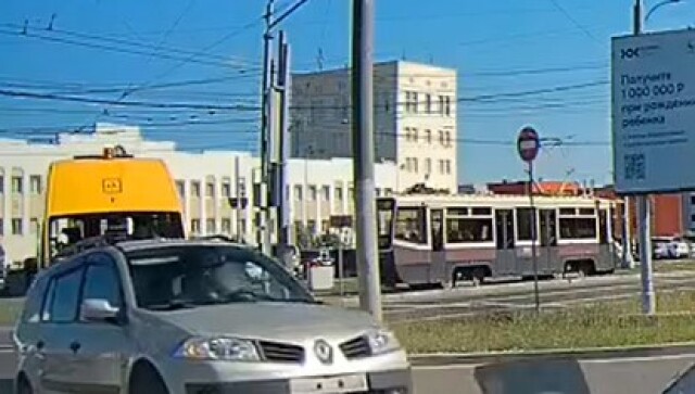 Новая ГАЗель попала в ДТП у автозавода ГАЗ в Нижнем Новгороде 