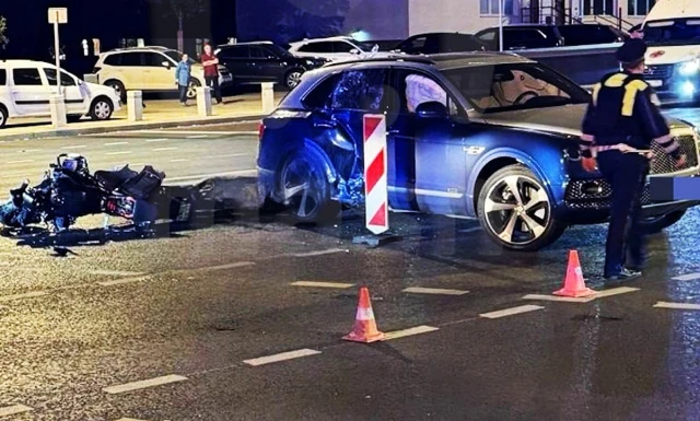 Бизнесмен на мотоцикле погиб в аварии с Bentley в центре Москвы: видео с камеры наблюдения