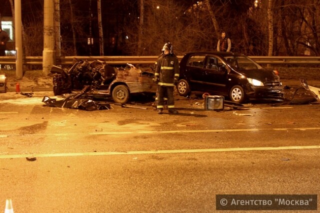 На Волгоградском проспекте при столкновении трех авто погиб человек 