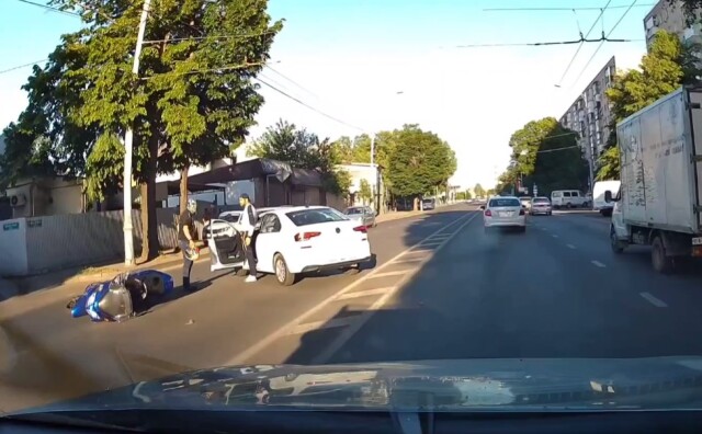 «Оба нарушали»: мотоцикл и легковой автомобиль столкнулись в Краснодаре 