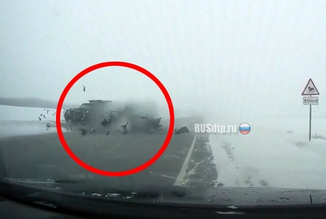 Видеорегистратор запечатлел момент смертельного ДТП на трассе Челябинск — Троицк 