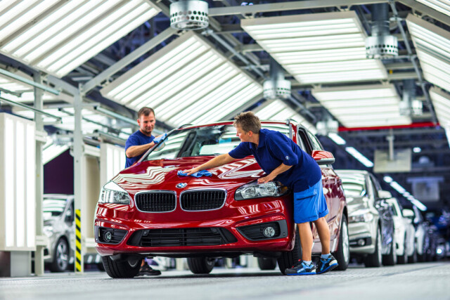 BMW восстановила поставки запчастей в Россию 