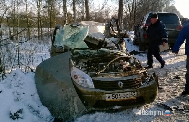 В Кирове столкнулись три автомобиля 