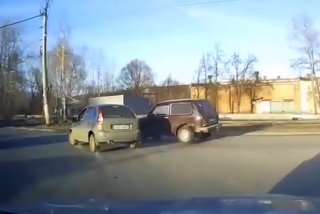 ДТП на перекрестке в Новочебоксарске: один разворачивался, а другой совершал поворот