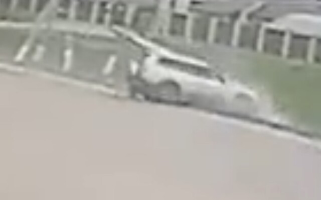 Авария в Новой Усмани: автомобиль вылетел с дороги и врезался в столб 