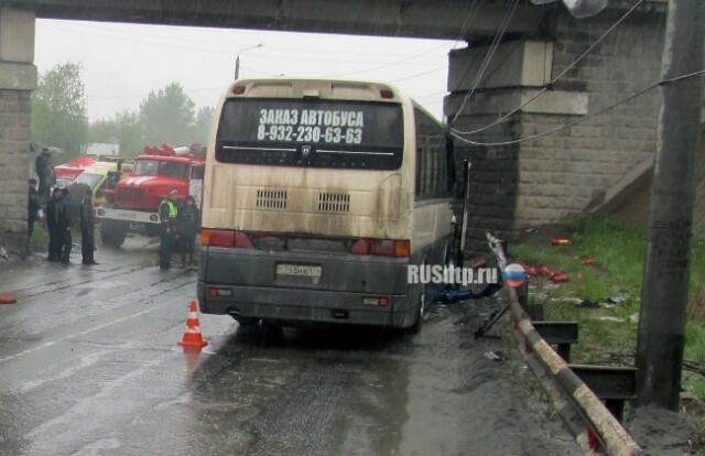 В Челябинске Daewoo столкнулся с автобусом. Погибла беременная женщина 