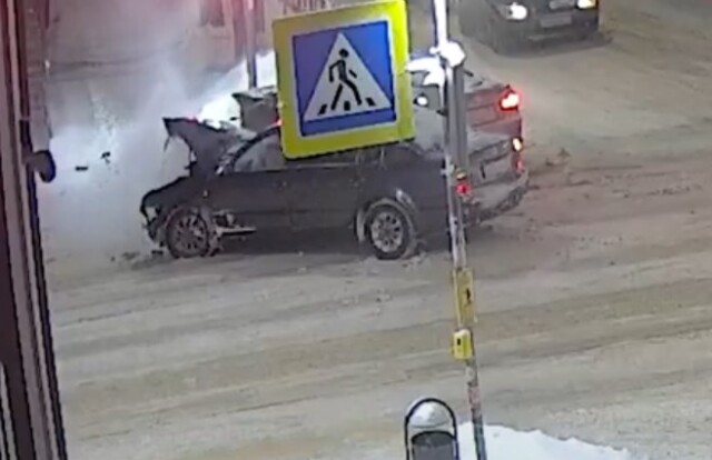 В Рыбинске водитель хотел повернуть налево и не пропустил встречную машину