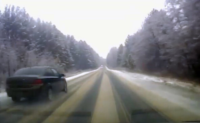 «Опель» с семьёй вылетел в кювет под Асбестом 