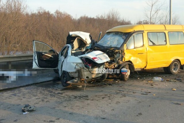 Один человек погиб и шестеро пострадали в ДТП с маршруткой в Уфе 