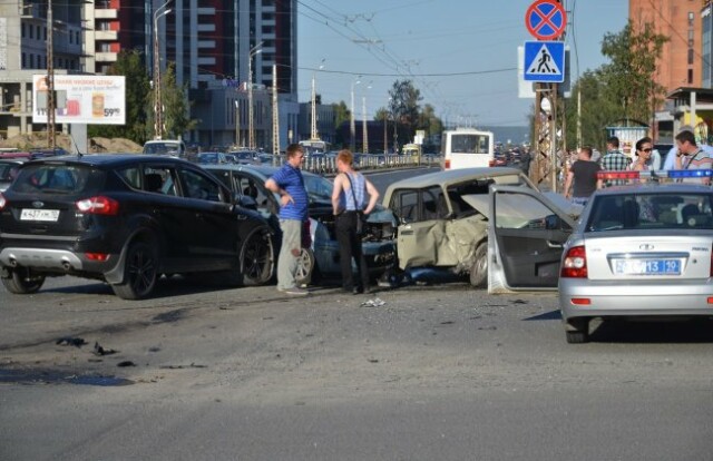 ДТП на перекрестке Чапаева — Пархоменко в Петрозаводске 