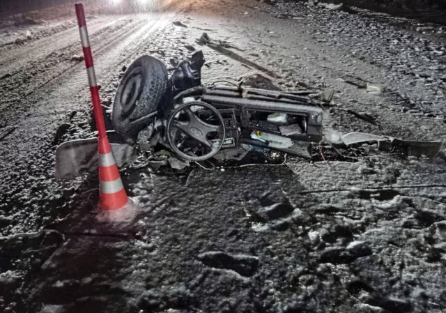 «Ниву» разорвало на части в результате ДТП на трассе Тюмень – Ханты-Мансийск 