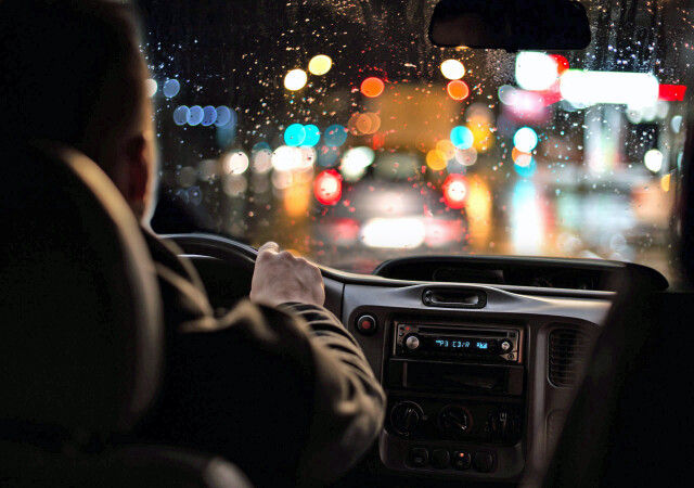 Названы основные правила безопасной ночной поездки за рулем 