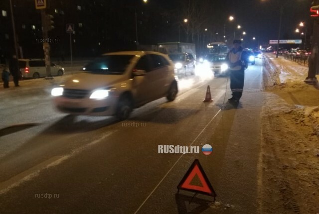 В Екатеринбурге автомобиль сбил 16-летнюю девушку. ВИДЕО 