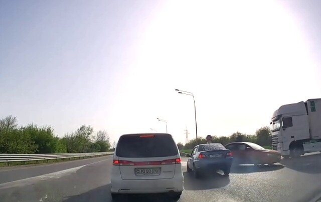 ДТП на Ростовском шоссе в Краснодаре: водитель повернул налево не глядя 