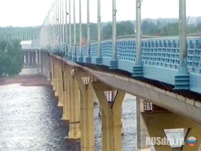 Волгоградский мост раскачался 