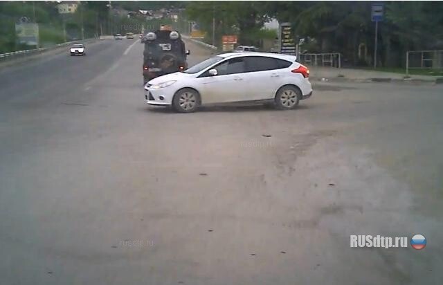 Избежал бокового удара 