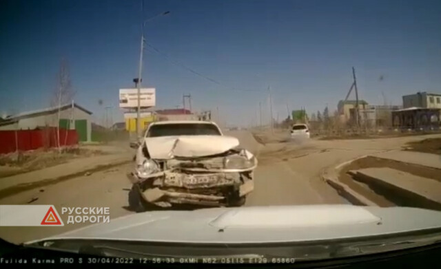 Три автомобиля столкнулись на перекрестке в Якутске