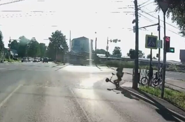 В Сыктывкаре трагически погиб мужчина на электросамокате