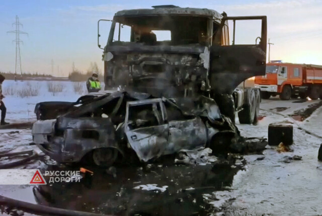 Двое сгорели в машине в Новом Уренгое 