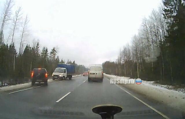 Столкновение Chevrolet и GAZ в Ленинградской области