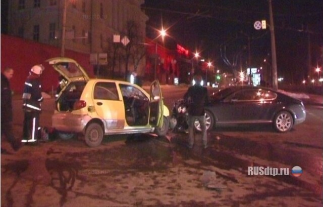 Bentley столкнулся с Matiz 