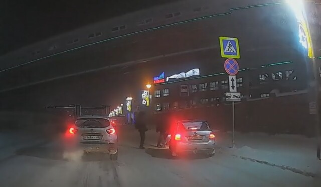 В Кемерове Volkswagen сбил переходивших дорогу пешеходов