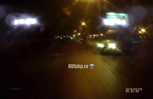 На шоссе Космонавтов в Перми скорая столкнулась с автобусом и скрылась