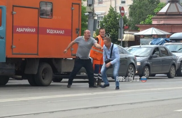 В Ростове-на-Дону конфликт на дороге перерос в драку между водителями