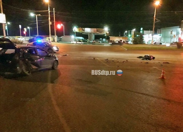 Момент гибели мотоциклиста в Волгограде запечатлела камера 