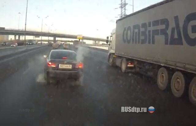 Как не нужно поступать на МКАД 