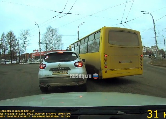 Renault Kaptur vs автобус