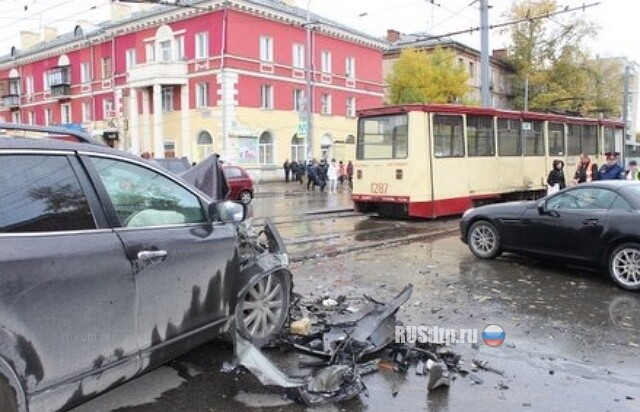Мазда и трамвай. Битва 