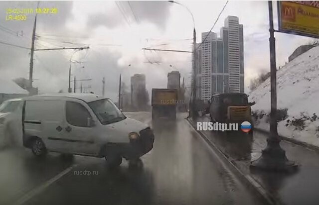 Водитель спровоцировал ДТП на Рублевском шоссе . Продолжение
