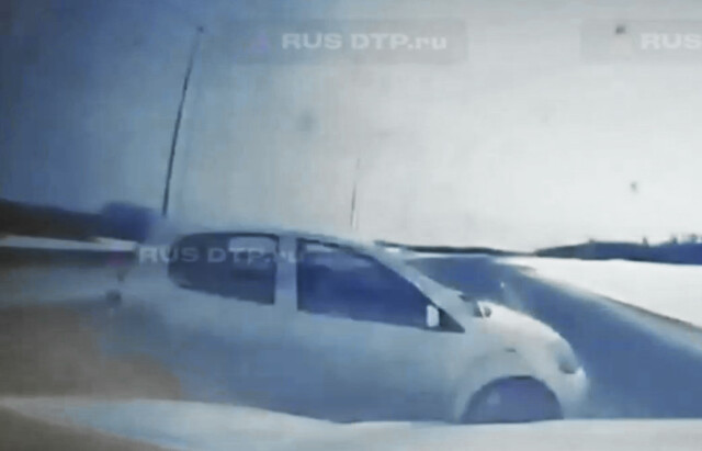 Сотрудники ГИБДД: «Люльку с младенцем выбросило из машины». Подробности ДТП на трассе Тюмень — Омск