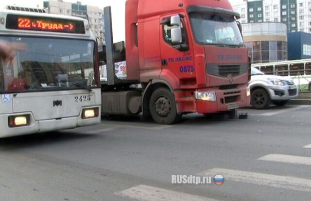 В Санкт- Петербурге под колесами погибла женщина 