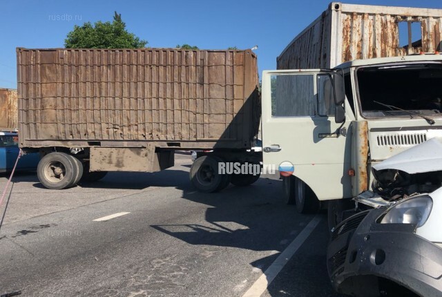В Кабардино-Балкарии произошло смертельное ДТП с участием микроавтобуса и грузовика 