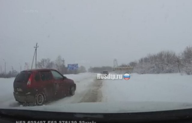 На заснеженной трассе
