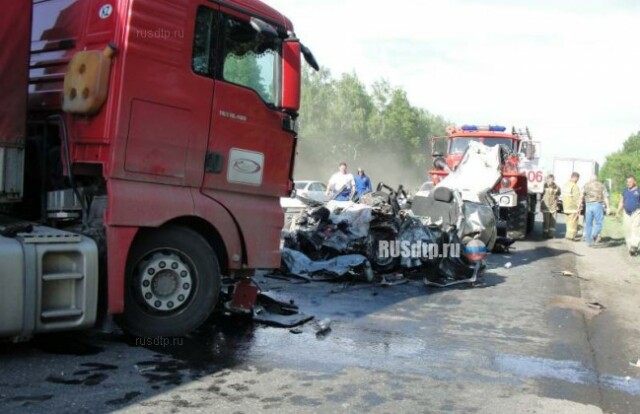 Водитель автомобиля ВАЗ-2111 погиб в ДТП под Сызранью 