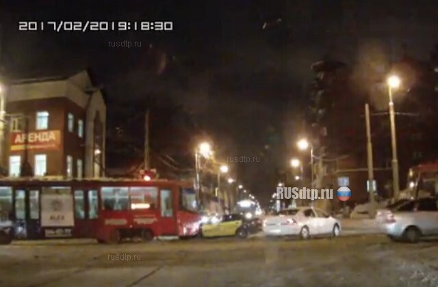 Таксист против трамвая