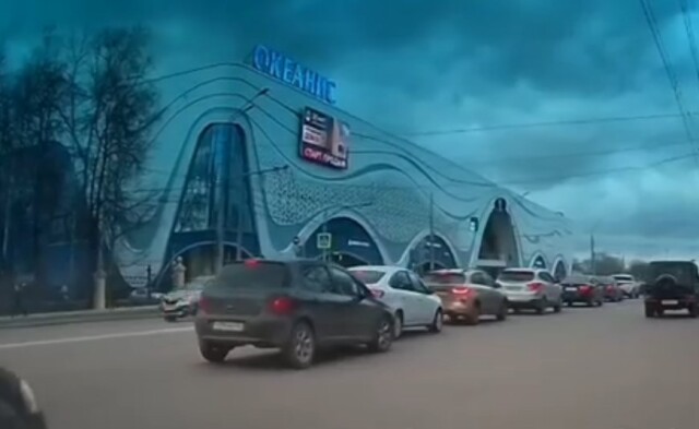 В Нижнем Новгороде водитель не успел затормозить и въехал в попутную легковушку 