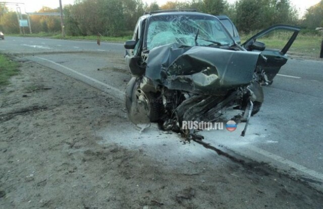 В Архангельске «Ford Escape» врезался в столб. Водитель погиб 