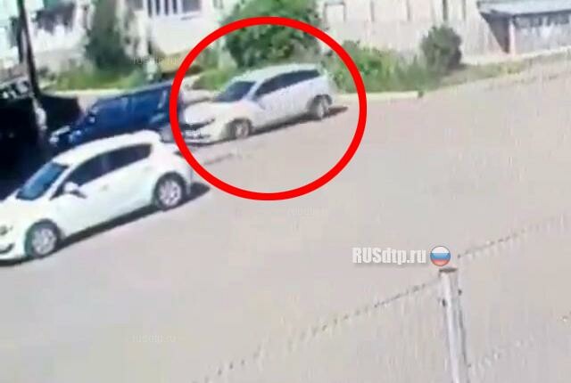 В Воткинске потерявший сознание водитель сбил двоих подростков. ВИДЕО