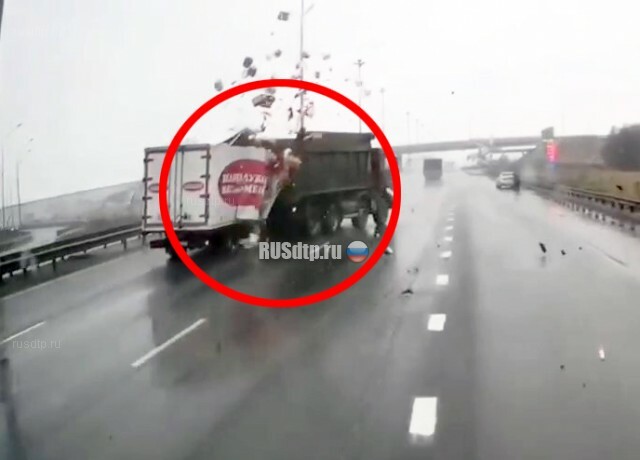 «Колбасное» ДТП на Киевском шоссе попало на видео 