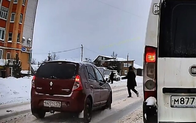 В Чувашии женщина выбежала на дорогу и попала под колеса автомобиля 