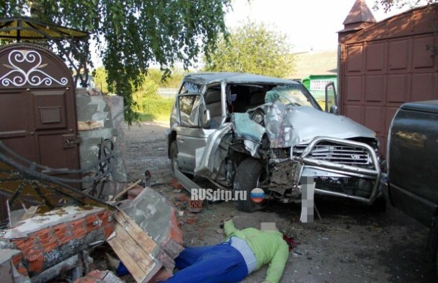 В Тверской области водитель погиб, врезавшись в забор 