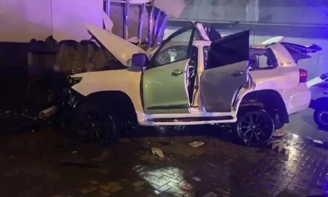 В Сочи внедорожник врезался в стену тоннеля: погибли 5 человек 