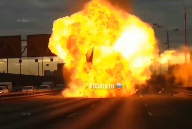 Момент взрыва автомобиля на ТТК в Москве попал на видео 