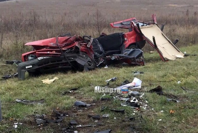 Под Белгородом в лобовом столкновении «Лады» и «Тойоты» погибли два человека 